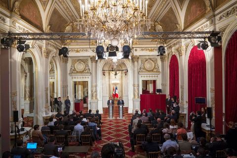 July 17: Press conference following the meeting between the two presidents at the Élysée Palace—François Hollande and Moncef Marzouki—on the first day of the official visit to Paris and Marseille by Moncef Marzouki, President of the Republic of Tunisia