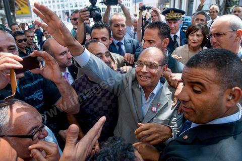 19 juillet : bain de foule à la sortie du au Palais de la Région PACA Moncef Marzouki et Michel Vauzelle, président de la région PACA au 3éme jour de la visite officielle de Moncef Marzouki, Président de la République tunisienne à Paris et Marseille.