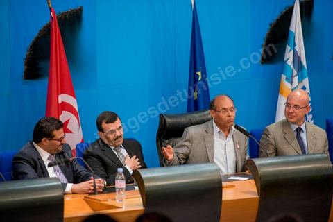 19 juillet : Rencontre du président et des ministres avec des représentants tunisien de la société civile pour des echanges sur les soucis des émigrés tunisiens en France au 3éme jour de la visite officielle de Moncef Marzouki, Président de la République tunisienne à Paris et Marseille.