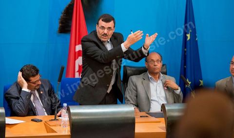 19 juillet : Rencontre du président et des ministres avec des représentants tunisien de la société civile pour des echanges sur les soucis des émigrés tunisiens en France au 3éme jour de la visite officielle de Moncef Marzouki, Président de la République tunisienne à Paris et Marseille.