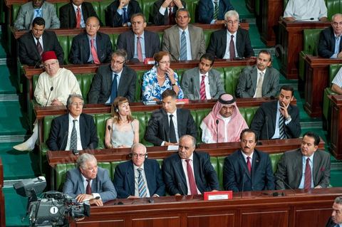 25 juillet : hémicycle de l'assemblée est plein des députés, membres du gouvernement, ambassaderus et sociétés civiles pour la commémoration du 55ème anniversaire de la République tunisienne avec les discours des 3 présidents à l'Assemblée Nationale Constituante.