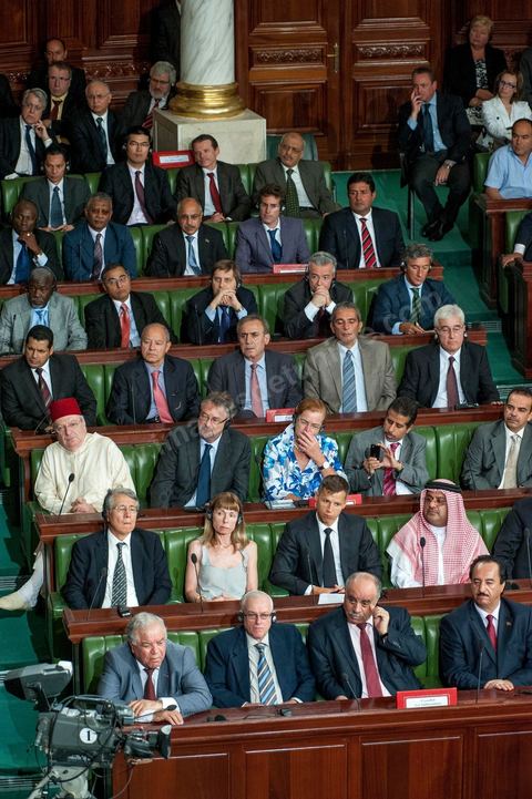 25 juillet : hémicycle de l'assemblée est plein des députés, membres du gouvernement, ambassaderus et sociétés civiles pour la commémoration du 55ème anniversaire de la République tunisienne avec les discours des 3 présidents à l'Assemblée Nationale Constituante.