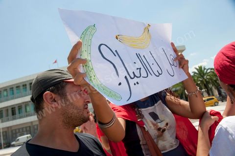25 juillet : Manifestqtion de quelques individus qui compare le gouvernement actuel à une république bannanière lors de la commémoration du 55ème anniversaire de la République tunisienne avec les discours des 3 présidents à l'Assemblée Nationale Constituante.