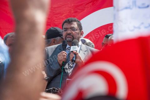9 septembre 2012 : place de la Kasbah à Tunis, pour le second vendred,i la jeunesse d'Ennahdha (parti au pouvoir) organise une manifestation en soutien au gouvernement et pour faire dégager les anciens du RCD (parti du président déchu Ben Ali). A peine un millier de manifestants la semaine dernière, cette semaine, grâce à de très nombreux bus les manifestants atteignirent les quelques 10 000 lors de la grande prière du vendredi.