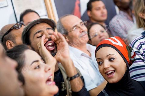 11 septembre 2012 : mouvement de grève au sein des quotidiens tunisiens Assabah et Le Temps pour la défense de leur liberté éditoriale au lendemain de l'échec de pourparlers avec le gouvernement dominé par les islamistes du parti Ennahda. "le gouvernement n'a montré aucune volonté de revenir sur la nomination récente de responsables controversés à la tête de certains médias", en l'occurrence les quotidiens en grève et les deux chaînes de la télévision publique, avait indiqué Nejiba Hamrouni, présidente du Syndicat national des journalistes (Snjt). 