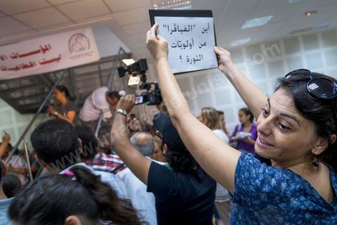 11 septembre 2012 : mouvement de grève au sein des quotidiens tunisiens Assabah et Le Temps pour la défense de leur liberté éditoriale au lendemain de l'échec de pourparlers avec le gouvernement dominé par les islamistes du parti Ennahda. "le gouvernement n'a montré aucune volonté de revenir sur la nomination récente de responsables controversés à la tête de certains médias", en l'occurrence les quotidiens en grève et les deux chaînes de la télévision publique, avait indiqué Nejiba Hamrouni, présidente du Syndicat national des journalistes (Snjt). 
