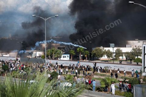 September 14, 2012: Salafists, acting on the orders of their leader Abu Ayad, attacked the U.S. Embassy in the Berges du Lac neighborhood. The clash between police and protesters demonstrating against the film “The Innocence of Muslims” lasted nearly three hours, with police firing tear gas and live rounds and protesters throwing stones. The toll: two people shot dead and about fifty injured on both sides.