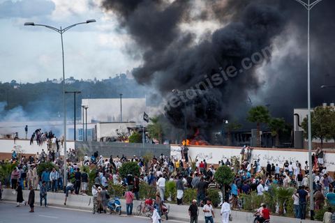 September 14, 2012: Salafists, acting on the orders of their leader Abu Ayad, attacked the U.S. Embassy in the Berges du Lac neighborhood. The clash between police and protesters demonstrating against the film “The Innocence of Muslims” lasted nearly three hours, with police firing tear gas and live rounds and protesters throwing stones. The toll: two people shot dead and about fifty injured on both sides.