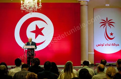 September 20, 2012: Press conference by Béji Caid Essebsi, president of Nida Tounès, amid heavy security and a large number of journalists at a hotel in Berges du Lac. BCE came across as often aggressive, at times scathing, as he spoke about the two most significant current events: the attack on the U.S. embassy and the controversy surrounding the political timeline following October 23, 2012. In his view, everything indicates that “the current government has no intention of respecting either the legal deadline of October 23 or the political and moral commitment to complete the drafting of the Constitution within one year.” Noting that the democratic transition process has come to a standstill, he drew laughter from the audience by stating, “The largest government in Tunisia’s history is, in fact, the largest in the entire world… in terms of the number of its ministers.”