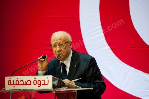 September 20, 2012: Press conference by Béji Caid Essebsi, president of Nida Tounès, amid heavy security and a large number of journalists at a hotel in Berges du Lac. BCE came across as often aggressive, at times scathing, as he spoke about the two most significant current events: the attack on the U.S. embassy and the controversy surrounding the political timeline following October 23, 2012. In his view, everything indicates that “the current government has no intention of respecting either the legal deadline of October 23 or the political and moral commitment to complete the drafting of the Constitution within one year.” Noting that the democratic transition process has come to a standstill, he drew laughter from the audience by stating, “The largest government in Tunisia’s history is, in fact, the largest in the entire world… in terms of the number of its ministers.”
