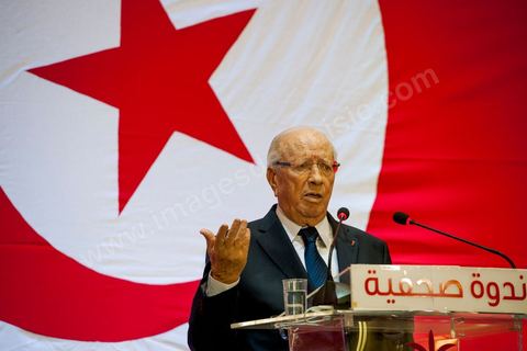 September 20, 2012: Press conference by Béji Caid Essebsi, president of Nida Tounès, amid heavy security and a large number of journalists at a hotel in Berges du Lac. BCE came across as often aggressive, at times scathing, as he spoke about the two most significant current events: the attack on the U.S. embassy and the controversy surrounding the political timeline following October 23, 2012. In his view, everything indicates that “the current government has no intention of respecting either the legal deadline of October 23 or the political and moral commitment to complete the drafting of the Constitution within one year.” Noting that the democratic transition process has come to a standstill, he drew laughter from the audience by stating, “The largest government in Tunisia’s history is, in fact, the largest in the entire world… in terms of the number of its ministers.”