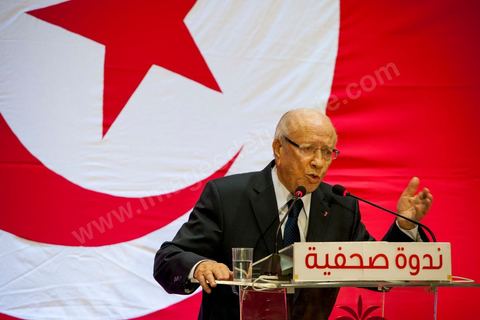 September 20, 2012: Press conference by Béji Caid Essebsi, president of Nida Tounès, amid heavy security and a large number of journalists at a hotel in Berges du Lac. BCE came across as often aggressive, at times scathing, as he spoke about the two most significant current events: the attack on the U.S. embassy and the controversy surrounding the political timeline following October 23, 2012. In his view, everything indicates that “the current government has no intention of respecting either the legal deadline of October 23 or the political and moral commitment to complete the drafting of the Constitution within one year.” Noting that the democratic transition process has come to a standstill, he drew laughter from the audience by stating, “The largest government in Tunisia’s history is, in fact, the largest in the entire world… in terms of the number of its ministers.”