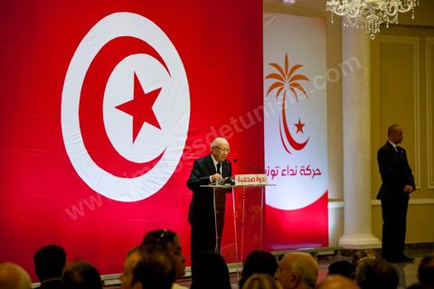 September 20, 2012: Press conference by Béji Caid Essebsi, president of Nida Tounès, amid heavy security and a large number of journalists at a hotel in Berges du Lac. BCE came across as often aggressive, at times scathing, as he spoke about the two most significant current events: the attack on the U.S. embassy and the controversy surrounding the political timeline following October 23, 2012. In his view, everything indicates that “the current government has no intention of respecting either the legal deadline of October 23 or the political and moral commitment to complete the drafting of the Constitution within one year.” Noting that the democratic transition process has come to a standstill, he drew laughter from the audience by stating, “The largest government in Tunisia’s history is, in fact, the largest in the entire world… in terms of the number of its ministers.”