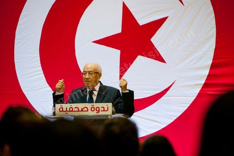 September 20, 2012: Press conference by Béji Caid Essebsi, president of Nida Tounès, amid heavy security and a large number of journalists at a hotel in Berges du Lac. BCE came across as often aggressive, at times scathing, as he spoke about the two most significant current events: the attack on the U.S. embassy and the controversy surrounding the political timeline following October 23, 2012. In his view, everything indicates that “the current government has no intention of respecting either the legal deadline of October 23 or the political and moral commitment to complete the drafting of the Constitution within one year.” Noting that the democratic transition process has come to a standstill, he drew laughter from the audience by stating, “The largest government in Tunisia’s history is, in fact, the largest in the entire world… in terms of the number of its ministers.”