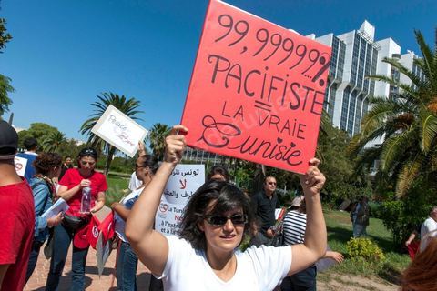 20 septembre 2012 : associations et composantes de la société civile ont manifesté contre les récentes violences ochestrées en Tunisie. En réaction aux attaques de l'Ambassade et l'école américaine la semaine précédente. 