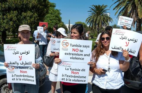 20 septembre 2012 : associations et composantes de la société civile ont manifesté contre les récentes violences ochestrées en Tunisie. En réaction aux attaques de l'Ambassade et l'école américaine la semaine précédente. 