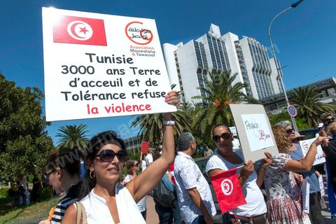 20 septembre 2012 : associations et composantes de la société civile ont manifesté contre les récentes violences ochestrées en Tunisie. En réaction aux attaques de l'Ambassade et l'école américaine la semaine précédente. 