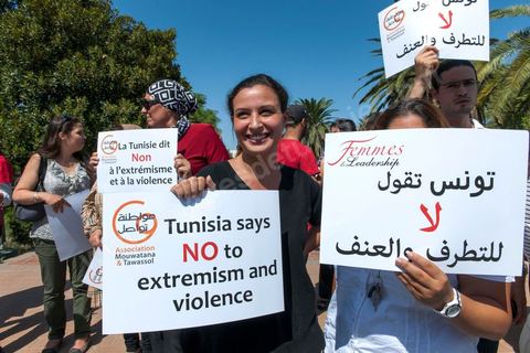 20 septembre 2012 : associations et composantes de la société civile ont manifesté contre les récentes violences ochestrées en Tunisie. En réaction aux attaques de l'Ambassade et l'école américaine la semaine précédente. 