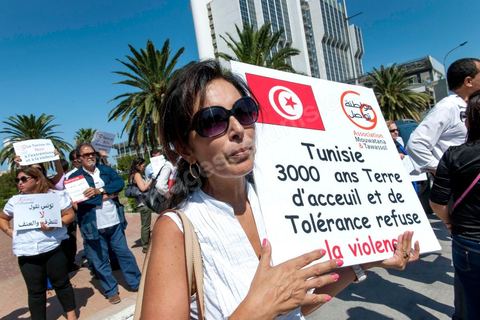20 septembre 2012 : associations et composantes de la société civile ont manifesté contre les récentes violences ochestrées en Tunisie. En réaction aux attaques de l'Ambassade et l'école américaine la semaine précédente. 