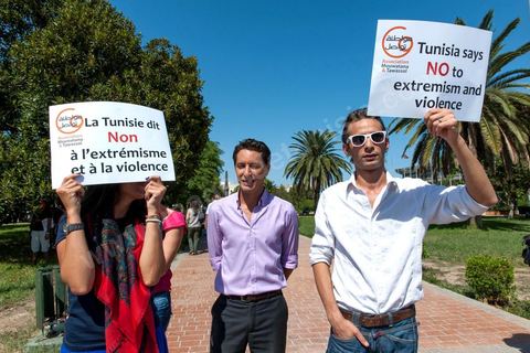 20 septembre 2012 : associations et composantes de la société civile ont manifesté contre les récentes violences ochestrées en Tunisie. En réaction aux attaques de l'Ambassade et l'école américaine la semaine précédente. 