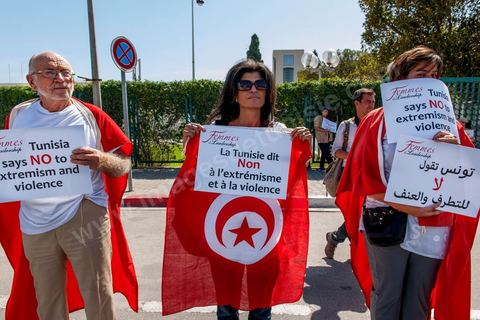 20 septembre 2012 : associations et composantes de la société civile ont manifesté contre les récentes violences ochestrées en Tunisie. En réaction aux attaques de l'Ambassade et l'école américaine la semaine précédente. 