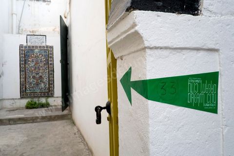 26 septembre 2012 : Dream City est construit autour de plusieurs parcours fléchées menant tant à la découverte d'oeuvres et d'artistes que des lieux, palais, rues et habitants de la medina de Tunis. Dream City 2012, "l'artiste face aux libertés" dans la médina de Tunis du 26 au 30 septembre. Au delà de la simple organisation d'une manifestation en espace public, chaque édition de Dream City est le fruit d'une recherche collective menée entre artistes sélectionnées et spécialistes de l'art, de la ville et des sciences humaines.