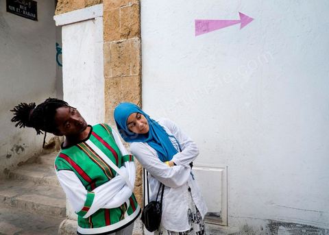 26 septembre 2012 : performances artistiques de jeunes sous la direction de Tobi Ayebadjou (Bénin) aux hasards des rues de la medina dans le cadre de Dream City 2012, "l'artiste face aux libertés" dans la médina de Tunis du 26 au 30 septembre. Au delà de la simple organisation d'une manifestation en espace public, chaque édition de Dream City est le fruit d'une recherche collective menée entre artistes sélectionnées et spécialistes de l'art, de la ville et des sciences humaines.