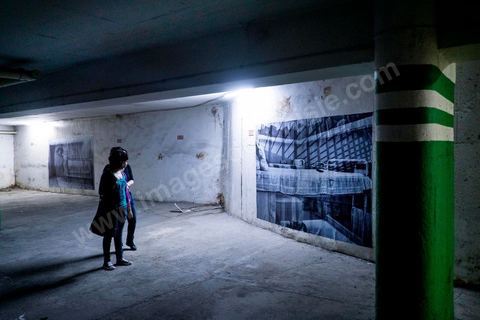 26 septembre 2012 : dans les sous sols du parking d ela Kasbah exposition "Counfa" de Hela Ammar, une réinterprétation de photos faites au coeur des prisons de Tunisie dans le cadre de Dream City 2012, "l'artiste face aux libertés" dans la médina de Tunis du 26 au 30 septembre. Au delà de la simple organisation d'une manifestation en espace public, chaque édition de Dream City est le fruit d'une recherche collective menée entre artistes sélectionnées et spécialistes de l'art, de la ville et des sciences humaines.