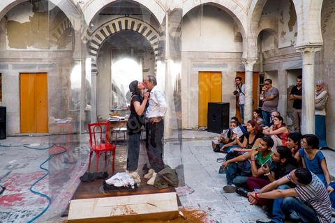 28 septembre 2012 : un spectacle mélant à al fois medias, danse et théaêtre par le théâtre Phou, deuxième compagnie de théâtre privée en Tunisie fondée par Raja Ben Ammar. La voix des gens est une radio de quartier libre et éphémère, deux comédiens l'animent, ils jouent avec ce média et le transgresse dans le cadre de Dream City 2012, "l'artiste face aux libertés" dans la médina de Tunis du 26 au 30 septembre. Au delà de la simple organisation d'une manifestation en espace public, chaque édition de Dream City est le fruit d'une recherche collective menée entre artistes sélectionnées et spécialistes de l'art, de la ville et des sciences humaines.