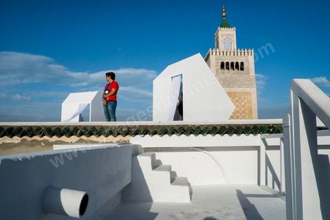 28 septembre 2012 : Installation du collectif Wanda sur les toits du souk des chechias "et si on possédait un acrré de ciel …" dans le cadre de Dream City 2012, "l'artiste face aux libertés" dans la médina de Tunis du 26 au 30 septembre. Au delà de la simple organisation d'une manifestation en espace public, chaque édition de Dream City est le fruit d'une recherche collective menée entre artistes sélectionnées et spécialistes de l'art, de la ville et des sciences humaines.