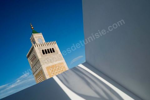 28 septembre 2012 : Installation du collectif Wanda sur les toits du souk des chechias "et si on possédait un acrré de ciel …" dans le cadre de Dream City 2012, "l'artiste face aux libertés" dans la médina de Tunis du 26 au 30 septembre. Au delà de la simple organisation d'une manifestation en espace public, chaque édition de Dream City est le fruit d'une recherche collective menée entre artistes sélectionnées et spécialistes de l'art, de la ville et des sciences humaines.