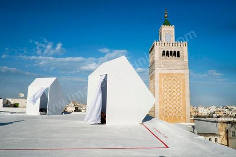 28 septembre 2012 : Installation du collectif Wanda sur les toits du souk des chechias "et si on possédait un acrré de ciel …" dans le cadre de Dream City 2012, "l'artiste face aux libertés" dans la médina de Tunis du 26 au 30 septembre. Au delà de la simple organisation d'une manifestation en espace public, chaque édition de Dream City est le fruit d'une recherche collective menée entre artistes sélectionnées et spécialistes de l'art, de la ville et des sciences humaines.