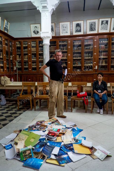 September 26, 2012: A performance reading by Mustapha Benfodil on the theme of the “anti-book” at the former National Library as part of Dream City 2012, “The Artist and Freedom,” held in the medina of Tunis from September 26 to 30. Beyond simply organizing an event in a public space, each edition of Dream City is the result of a collective research effort involving selected artists and specialists in art, urban studies, and the humanities.