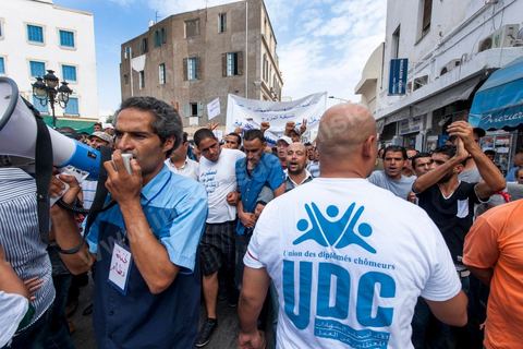 September 29, 2012: The Union of Unemployed Graduates (UDC) led a peaceful protest march against the worsening unemployment situation in Tunisia. Several hundred protesters, gathered in front of the Tunisian General Labor Union (UGTT), began a peaceful march toward Habib Bourguiba Avenue in Tunis. Several slogans were chanted during the march, calling above all for respect for the demands of the Revolution, notably “employment, freedom, and national dignity.”