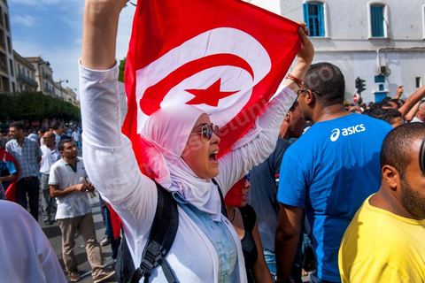 September 29, 2012: The Union of Unemployed Graduates (UDC) led a peaceful protest march against the worsening unemployment situation in Tunisia. Several hundred protesters, gathered in front of the Tunisian General Labor Union (UGTT), began a peaceful march toward Habib Bourguiba Avenue in Tunis. Several slogans were chanted during the march, calling above all for respect for the demands of the Revolution, notably “employment, freedom, and national dignity.”