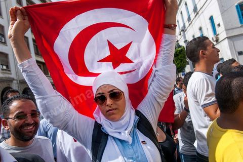 September 29, 2012: The Union of Unemployed Graduates (UDC) led a peaceful protest march against the worsening unemployment situation in Tunisia. Several hundred protesters, gathered in front of the Tunisian General Labor Union (UGTT), began a peaceful march toward Habib Bourguiba Avenue in Tunis. Several slogans were chanted during the march, calling above all for respect for the demands of the Revolution, notably “employment, freedom, and national dignity.”