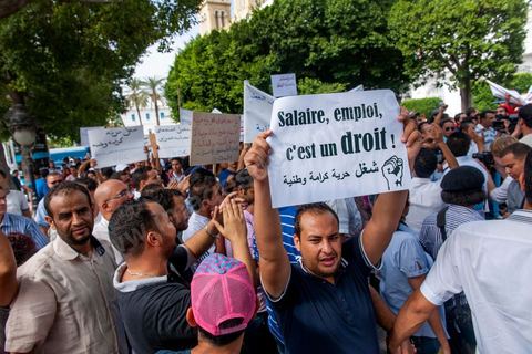 September 29, 2012: The Union of Unemployed Graduates (UDC) led a peaceful protest march against the worsening unemployment situation in Tunisia. Several hundred protesters, gathered in front of the Tunisian General Labor Union (UGTT), began a peaceful march toward Habib Bourguiba Avenue in Tunis. Several slogans were chanted during the march, calling above all for respect for the demands of the Revolution, notably “employment, freedom, and national dignity.”