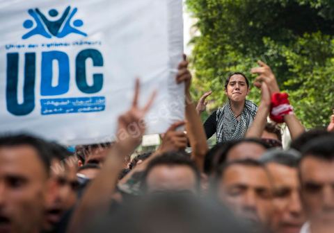 September 29, 2012: The Union of Unemployed Graduates (UDC) led a peaceful protest march against the worsening unemployment situation in Tunisia. Several hundred protesters, gathered in front of the Tunisian General Labor Union (UGTT), began a peaceful march toward Habib Bourguiba Avenue in Tunis. Several slogans were chanted during the march, calling above all for respect for the demands of the Revolution, notably “employment, freedom, and national dignity.”