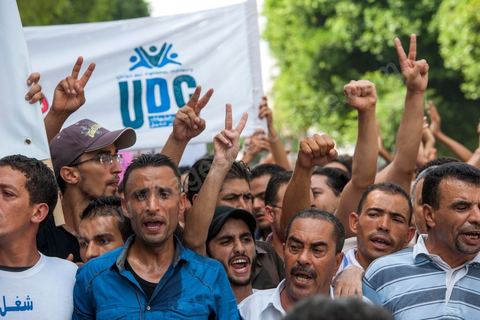 September 29, 2012: The Union of Unemployed Graduates (UDC) led a peaceful protest march against the worsening unemployment situation in Tunisia. Several hundred protesters, gathered in front of the Tunisian General Labor Union (UGTT), began a peaceful march toward Habib Bourguiba Avenue in Tunis. Several slogans were chanted during the march, calling above all for respect for the demands of the Revolution, notably “employment, freedom, and national dignity.”