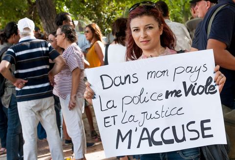 29 septembre 2012 : à l'appel de la société civile, rassemblement à Tunis pour le soutien à la jeune fille violée par les policiers. La jeune fille et son fiancé ont  été entendus à la fois en tant que victime pour le viol et racket de la part des trois policiers arrétés et en tant qu'accusés concernant la plainte pour "obscénité ostentatoire ". Les fiancées de Tunis sont convoqués au tribunal pour les deux affaires le 2 octobre.