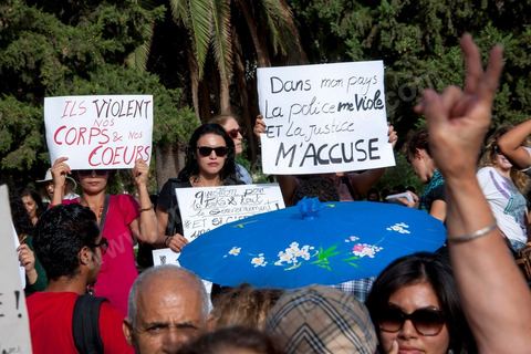 29 septembre 2012 : à l'appel de la société civile, rassemblement à Tunis pour le soutien à la jeune fille violée par les policiers. La jeune fille et son fiancé ont  été entendus à la fois en tant que victime pour le viol et racket de la part des trois policiers arrétés et en tant qu'accusés concernant la plainte pour "obscénité ostentatoire ". Les fiancées de Tunis sont convoqués au tribunal pour les deux affaires le 2 octobre.