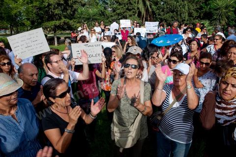 29 septembre 2012 : à l'appel de la société civile, rassemblement à Tunis pour le soutien à la jeune fille violée par les policiers. La jeune fille et son fiancé ont  été entendus à la fois en tant que victime pour le viol et racket de la part des trois policiers arrétés et en tant qu'accusés concernant la plainte pour "obscénité ostentatoire ". Les fiancées de Tunis sont convoqués au tribunal pour les deux affaires le 2 octobre.