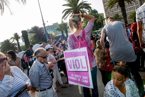 29 septembre 2012 : à l'appel de la société civile, rassemblement à Tunis pour le soutien à la jeune fille violée par les policiers. La jeune fille et son fiancé ont  été entendus à la fois en tant que victime pour le viol et racket de la part des trois policiers arrétés et en tant qu'accusés concernant la plainte pour "obscénité ostentatoire ". Les fiancées de Tunis sont convoqués au tribunal pour les deux affaires le 2 octobre.