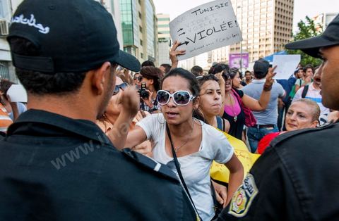 29 septembre 2012 : à l'appel de la société civile, rassemblement à Tunis pour le soutien à la jeune fille violée par les policiers. La jeune fille et son fiancé ont  été entendus à la fois en tant que victime pour le viol et racket de la part des trois policiers arrétés et en tant qu'accusés concernant la plainte pour "obscénité ostentatoire ". Les fiancées de Tunis sont convoqués au tribunal pour les deux affaires le 2 octobre.