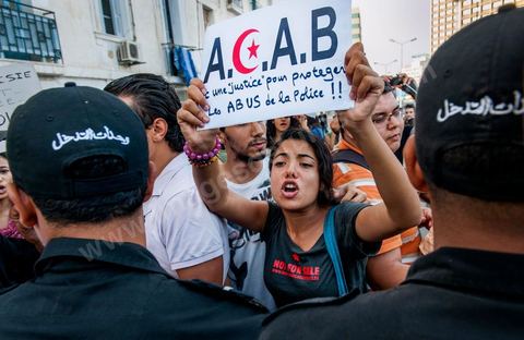 29 septembre 2012 : à l'appel de la société civile, rassemblement à Tunis pour le soutien à la jeune fille violée par les policiers. La jeune fille et son fiancé ont  été entendus à la fois en tant que victime pour le viol et racket de la part des trois policiers arrétés et en tant qu'accusés concernant la plainte pour "obscénité ostentatoire ". Les fiancées de Tunis sont convoqués au tribunal pour les deux affaires le 2 octobre.