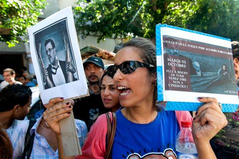 October 2, 2012: A rally organized by women’s and human rights groups took place in front of the Tunis courthouse in support of the Tunis couple who were summoned to appear before a judge this morning. The woman who was raped by police officers and her fiancé were questioned this morning by an investigating judge in Tunis, who must decide whether or not to charge her with “indecent exposure.” Following a questioning session lasting more than two hours conducted by Mohamed Ben Meftah, the victim’s lawyers said they were “optimistic” that the charges against their client and her fiancé for this offense—which carries a sentence of up to six months in prison—would be dropped. The investigating judge must decide in the coming hours or days whether to “dismiss the case or refer it to the appropriate court.”