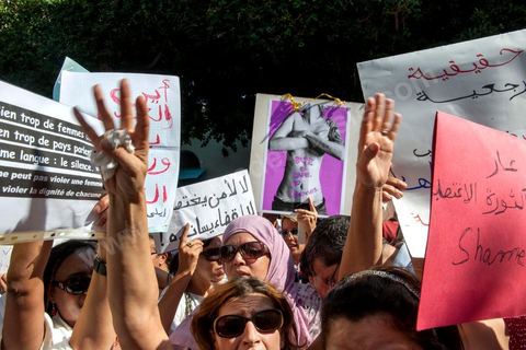 October 2, 2012: A rally organized by women’s and human rights groups took place in front of the Tunis courthouse in support of the Tunis couple who were summoned to appear before a judge this morning. The woman who was raped by police officers and her fiancé were questioned this morning by an investigating judge in Tunis, who must decide whether or not to charge her with “indecent exposure.” Following a questioning session lasting more than two hours conducted by Mohamed Ben Meftah, the victim’s lawyers said they were “optimistic” that the charges against their client and her fiancé for this offense—which carries a sentence of up to six months in prison—would be dropped. The investigating judge must decide in the coming hours or days whether to “dismiss the case or refer it to the appropriate court.”