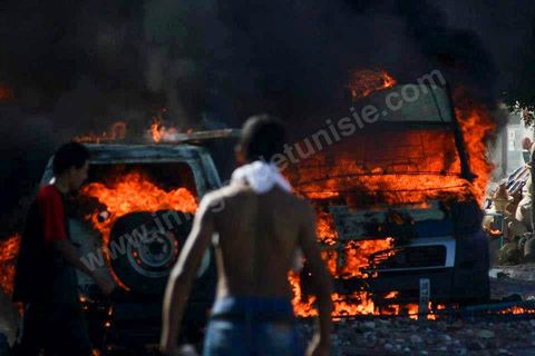 6 octobre 2012 : Des affrontements entre les forces de l'ordre tunisiennes et des manifestants protestant contre la réouverture d'une décharge publique sur l'île de Djerba ont fait 49 blessés parmi les policiers aujourd'hui, a indiqué Khaled Tarrouche, porte-parole du ministère de l'Intérieur. La manifestation a été déclanchée par la décision  des autorités locales de réouvrir jusqu'en 2013 une décharge publique très polluante.