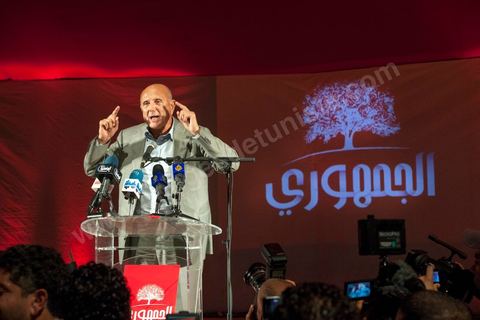13 octobre 2012 : Avec son éloquence habituelle, Nejib  Chebbi inaugure la réunion et félicite les jeunes notamment ceux des willayas lointaines pour leur déplacement, pour leurs actions et leur engagement aux valeurs défendues par Al Jamhouri. Il les exhorte à se réunir dans les régions pour entrainer le plus grand nombre de jeunes à les rejoindre pour combattre la main mise d’Ennahdha sur l’appareil  administratif des wilayas. Le Palais des Congrès s’est avéré trop petit pour accueillir les hommes et les femmes venues écouter le projet politique du Parti Républicain Al Joumhoury associé à Al Massar. Les responsables du parti Al Joumhoury Nejib Chebbi, Maya Jribi, Yassine Brahim, Saïd Aïdi sollicités de toute part sont entourés de personnalités politiques proches tels Ahmed Brahim, Samir Tayeb  d’al Massar  et d’autres, de courants politiques divers tels Mohsen Marzouk représentant Nida Tounes et Jawher Ben Mbarek représentant Desstourna, Hamma Hammami secrétaire général du PCOT, Parti communiste des ouvriers de Tunisie, Mohamed Kilani, président du parti socialiste de Gauche. Des députés parmi lesquels Nadia Chaabane, Khemais Ksilla, Issam Chebbi et de nombreuses associations ont assisté à cette manifestation.