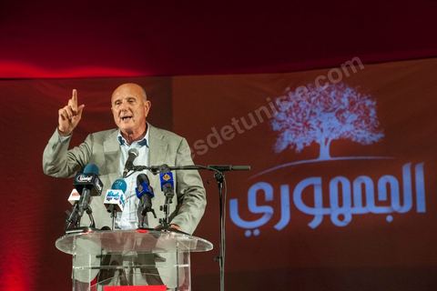 13 octobre 2012 : Avec son éloquence habituelle, Nejib  Chebbi inaugure la réunion et félicite les jeunes notamment ceux des willayas lointaines pour leur déplacement, pour leurs actions et leur engagement aux valeurs défendues par Al Jamhouri. Il les exhorte à se réunir dans les régions pour entrainer le plus grand nombre de jeunes à les rejoindre pour combattre la main mise d’Ennahdha sur l’appareil  administratif des wilayas. Le Palais des Congrès s’est avéré trop petit pour accueillir les hommes et les femmes venues écouter le projet politique du Parti Républicain Al Joumhoury associé à Al Massar. Les responsables du parti Al Joumhoury Nejib Chebbi, Maya Jribi, Yassine Brahim, Saïd Aïdi sollicités de toute part sont entourés de personnalités politiques proches tels Ahmed Brahim, Samir Tayeb  d’al Massar  et d’autres, de courants politiques divers tels Mohsen Marzouk représentant Nida Tounes et Jawher Ben Mbarek représentant Desstourna, Hamma Hammami secrétaire général du PCOT, Parti communiste des ouvriers de Tunisie, Mohamed Kilani, président du parti socialiste de Gauche. Des députés parmi lesquels Nadia Chaabane, Khemais Ksilla, Issam Chebbi et de nombreuses associations ont assisté à cette manifestation.